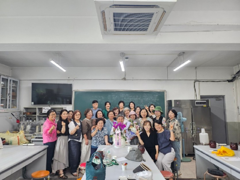 250701_25완강기념-효천발효대학ㅡ♥효천애♥발효식품연구회-2025년 정기행사겸 _이공대에서 완강기념250701_-70495940754.jpg